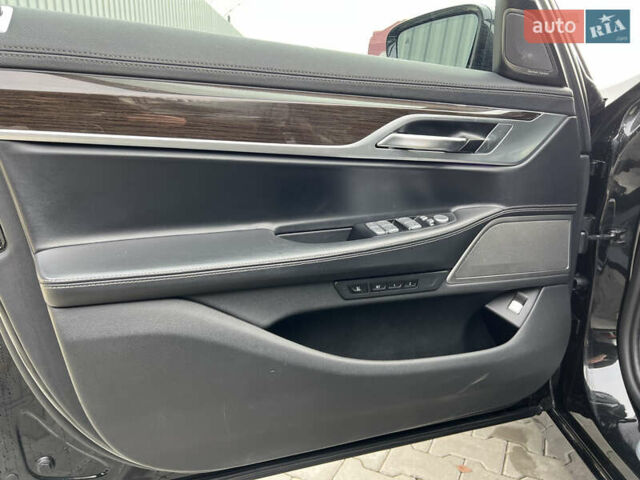 Черный БМВ 7 Серия, объемом двигателя 3 л и пробегом 75 тыс. км за 59000 $, фото 21 на Automoto.ua