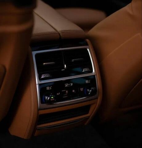 Чорний БМВ 7 Серія, об'ємом двигуна 4.4 л та пробігом 40 тис. км за 40000 $, фото 6 на Automoto.ua