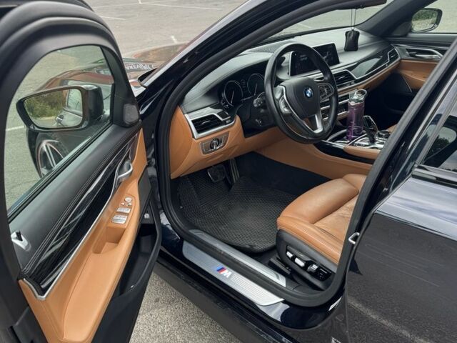 Чорний БМВ 7 Серія, об'ємом двигуна 4.4 л та пробігом 40 тис. км за 40000 $, фото 9 на Automoto.ua