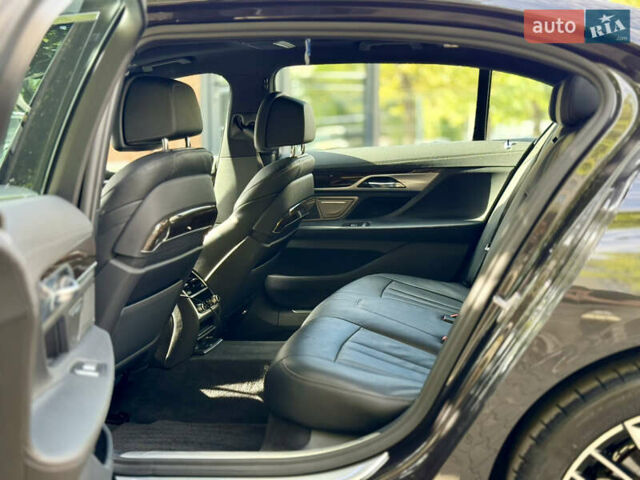 Чорний БМВ 7 Серія, об'ємом двигуна 3 л та пробігом 168 тис. км за 42000 $, фото 10 на Automoto.ua