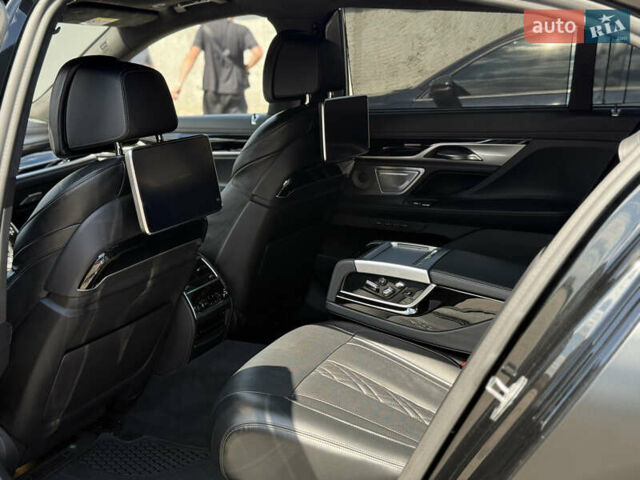 Черный БМВ 7 Серия, объемом двигателя 2.99 л и пробегом 68 тыс. км за 83000 $, фото 10 на Automoto.ua