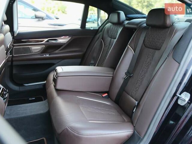 Черный БМВ 7 Серия, объемом двигателя 4.39 л и пробегом 38 тыс. км за 63000 $, фото 9 на Automoto.ua