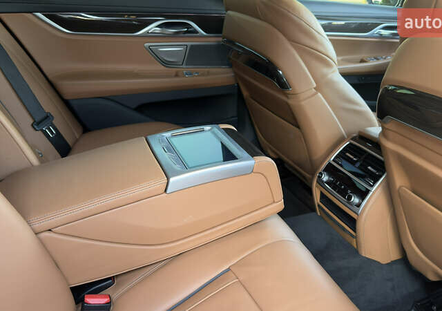 Черный БМВ 7 Серия, объемом двигателя 2.99 л и пробегом 105 тыс. км за 59900 $, фото 22 на Automoto.ua