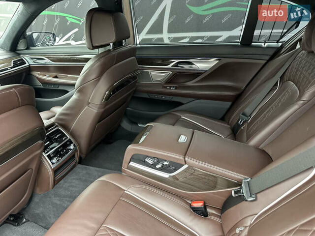 Черный БМВ 7 Серия, объемом двигателя 6.59 л и пробегом 62 тыс. км за 72999 $, фото 24 на Automoto.ua