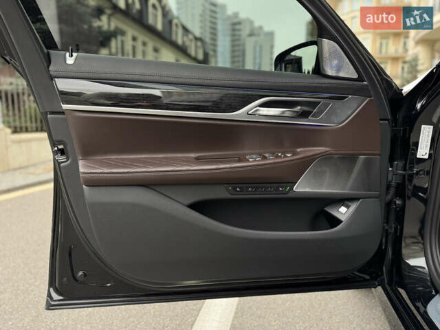 Черный БМВ 7 Серия, объемом двигателя 6.59 л и пробегом 95 тыс. км за 75000 $, фото 46 на Automoto.ua