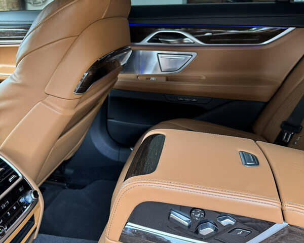 Чорний БМВ 7 Серія, об'ємом двигуна 2.99 л та пробігом 47 тис. км за 84000 $, фото 79 на Automoto.ua