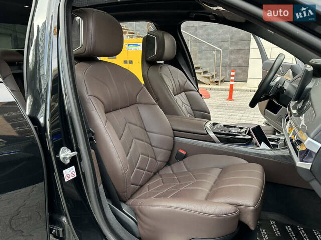 Черный БМВ 7 Серия, объемом двигателя 4.39 л и пробегом 50 тыс. км за 155000 $, фото 39 на Automoto.ua