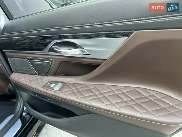 Черный БМВ 7 Серия, объемом двигателя 6.59 л и пробегом 42 тыс. км за 91500 $, фото 45 на Automoto.ua