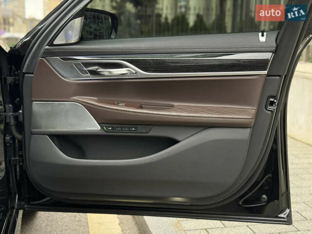 Черный БМВ 7 Серия, объемом двигателя 6.59 л и пробегом 95 тыс. км за 75000 $, фото 52 на Automoto.ua