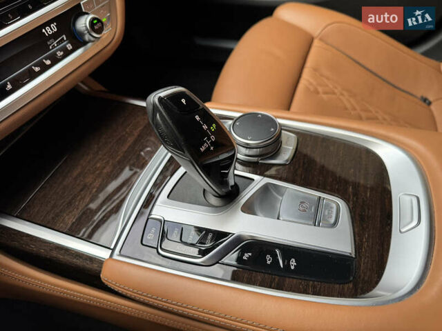 Чорний БМВ 7 Серія, об'ємом двигуна 2.99 л та пробігом 47 тис. км за 84000 $, фото 64 на Automoto.ua