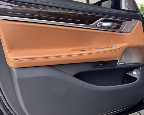 Чорний БМВ 7 Серія, об'ємом двигуна 2.99 л та пробігом 47 тис. км за 84000 $, фото 67 на Automoto.ua