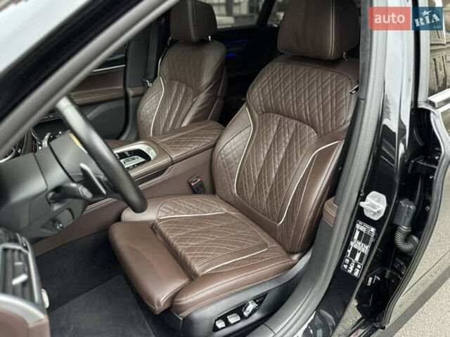 Черный БМВ 7 Серия, объемом двигателя 6.59 л и пробегом 95 тыс. км за 75000 $, фото 18 на Automoto.ua