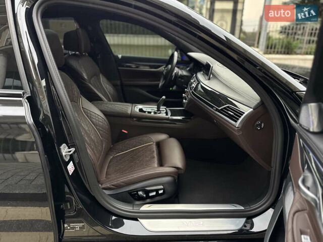 Черный БМВ 7 Серия, объемом двигателя 6.59 л и пробегом 95 тыс. км за 75000 $, фото 26 на Automoto.ua