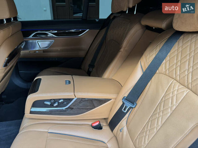 Чорний БМВ 7 Серія, об'ємом двигуна 2.99 л та пробігом 47 тис. км за 84000 $, фото 78 на Automoto.ua