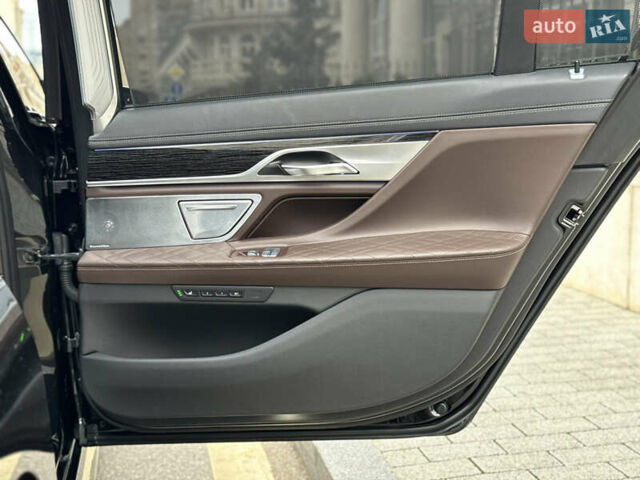 Черный БМВ 7 Серия, объемом двигателя 6.59 л и пробегом 95 тыс. км за 75000 $, фото 50 на Automoto.ua