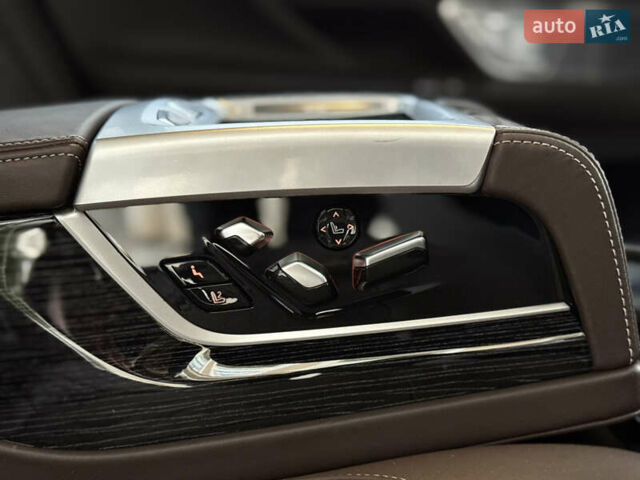 Черный БМВ 7 Серия, объемом двигателя 6.59 л и пробегом 95 тыс. км за 75000 $, фото 39 на Automoto.ua