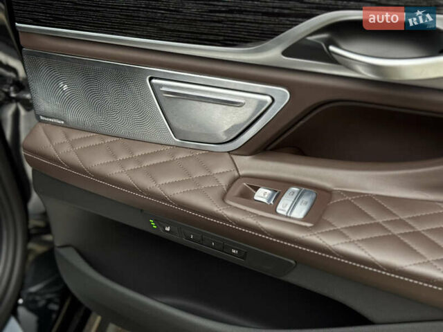 Черный БМВ 7 Серия, объемом двигателя 6.59 л и пробегом 95 тыс. км за 75000 $, фото 51 на Automoto.ua