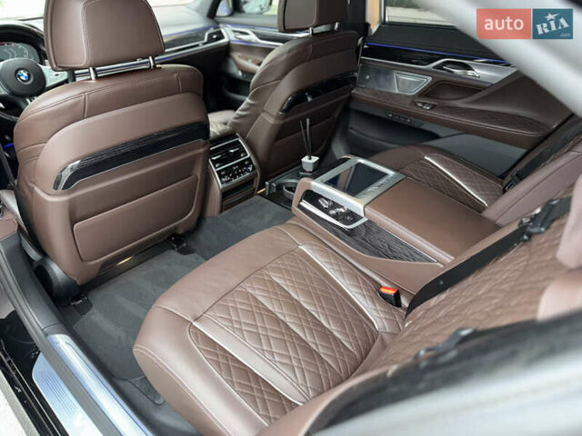 Черный БМВ 7 Серия, объемом двигателя 6.59 л и пробегом 95 тыс. км за 75000 $, фото 35 на Automoto.ua