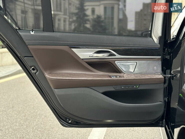 Черный БМВ 7 Серия, объемом двигателя 6.59 л и пробегом 95 тыс. км за 75000 $, фото 48 на Automoto.ua