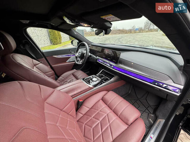 Чорний БМВ 7 Серія, об'ємом двигуна 3 л та пробігом 17 тис. км за 129000 $, фото 22 на Automoto.ua