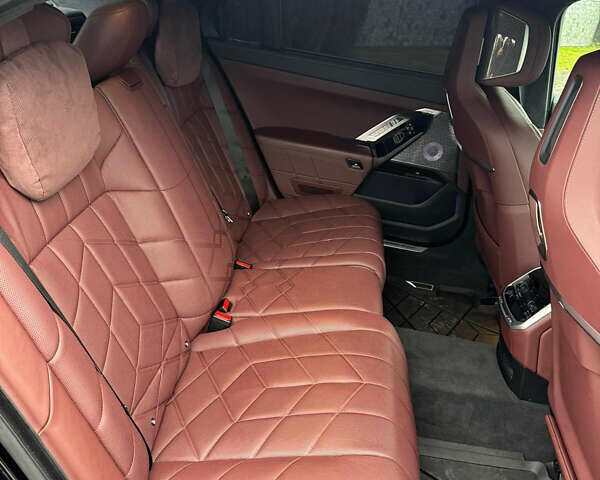 Чорний БМВ 7 Серія, об'ємом двигуна 3 л та пробігом 17 тис. км за 129000 $, фото 29 на Automoto.ua