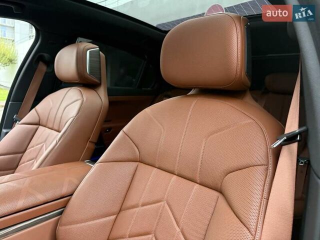 Черный БМВ 7 Серия, объемом двигателя 4.39 л и пробегом 25 тыс. км за 139900 $, фото 70 на Automoto.ua