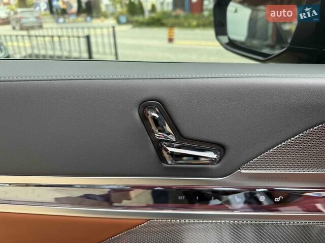 Чорний БМВ 7 Серія, об'ємом двигуна 3 л та пробігом 17 тис. км за 113900 $, фото 16 на Automoto.ua