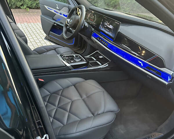 Черный БМВ 7 Серия, объемом двигателя 2.99 л и пробегом 25 тыс. км за 152047 $, фото 14 на Automoto.ua