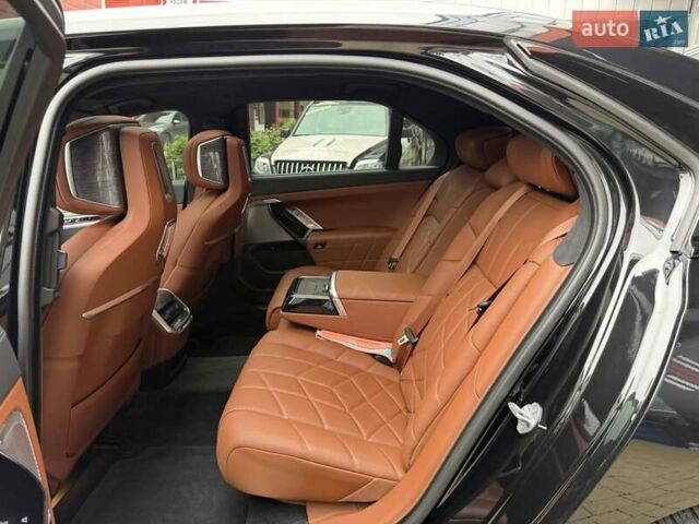 Чорний БМВ 7 Серія, об'ємом двигуна 3 л та пробігом 17 тис. км за 113900 $, фото 45 на Automoto.ua
