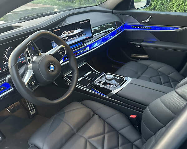 Черный БМВ 7 Серия, объемом двигателя 2.99 л и пробегом 25 тыс. км за 152047 $, фото 13 на Automoto.ua