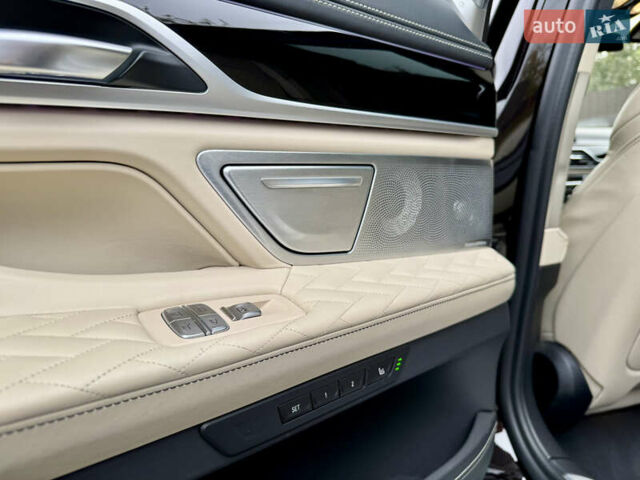 Коричневый БМВ 7 Серия, объемом двигателя 2.99 л и пробегом 141 тыс. км за 69999 $, фото 22 на Automoto.ua