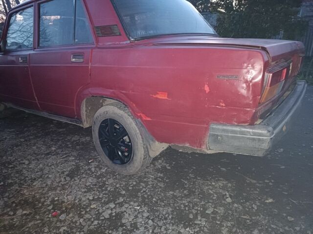 Красный БМВ 7 Серия, объемом двигателя 1.5 л и пробегом 270 тыс. км за 572 $, фото 5 на Automoto.ua