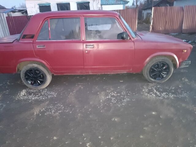 Красный БМВ 7 Серия, объемом двигателя 1.5 л и пробегом 270 тыс. км за 572 $, фото 3 на Automoto.ua