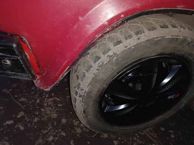 Красный БМВ 7 Серия, объемом двигателя 1.5 л и пробегом 270 тыс. км за 572 $, фото 4 на Automoto.ua