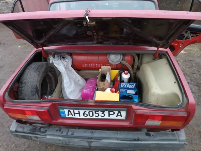 Красный БМВ 7 Серия, объемом двигателя 1.5 л и пробегом 270 тыс. км за 572 $, фото 6 на Automoto.ua