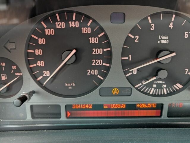 Красный БМВ 7 Серия, объемом двигателя 3.5 л и пробегом 350 тыс. км за 3500 $, фото 7 на Automoto.ua