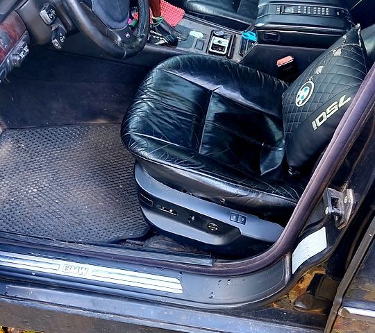 БМВ 7 Серия, объемом двигателя 5.4 л и пробегом 270 тыс. км за 2800 $, фото 4 на Automoto.ua