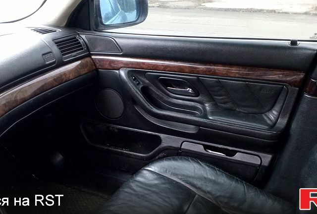 БМВ 7 Серия, объемом двигателя 5.4 л и пробегом 270 тыс. км за 2800 $, фото 1 на Automoto.ua