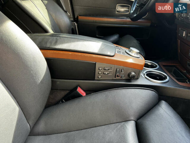 БМВ 7 Серия, объемом двигателя 3 л и пробегом 300 тыс. км за 6500 $, фото 12 на Automoto.ua
