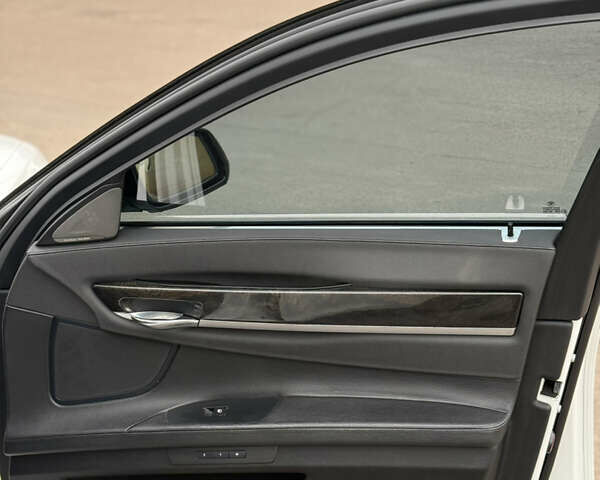 БМВ 7 Серия, объемом двигателя 2.98 л и пробегом 230 тыс. км за 15500 $, фото 12 на Automoto.ua