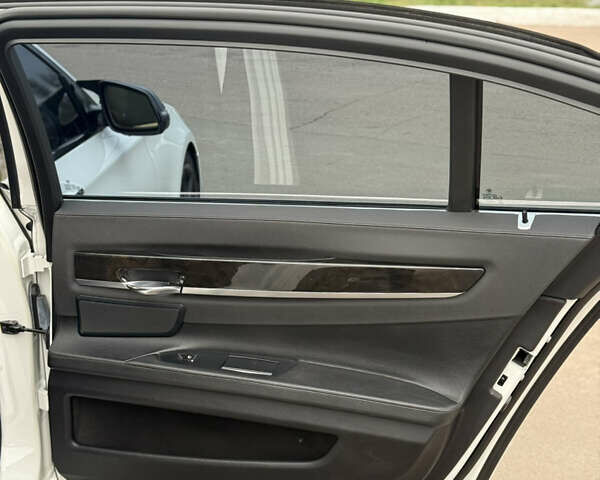 БМВ 7 Серия, объемом двигателя 2.98 л и пробегом 230 тыс. км за 15500 $, фото 11 на Automoto.ua