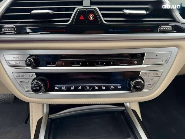 БМВ 7 Серия, объемом двигателя 3 л и пробегом 43 тыс. км за 105000 $, фото 29 на Automoto.ua