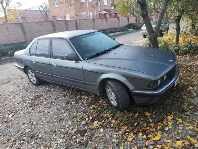 Сірий БМВ 7 Серія, об'ємом двигуна 3 л та пробігом 300 тис. км за 2500 $, фото 1 на Automoto.ua