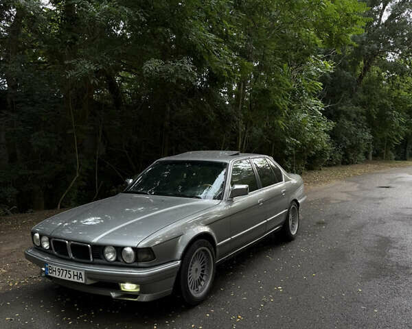 Сірий БМВ 7 Серія, об'ємом двигуна 3.5 л та пробігом 400 тис. км за 6500 $, фото 1 на Automoto.ua