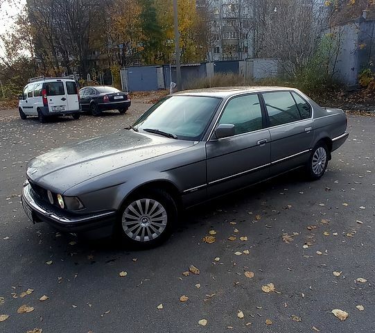 Серый БМВ 7 Серия, объемом двигателя 3.5 л и пробегом 300 тыс. км за 1500 $, фото 9 на Automoto.ua