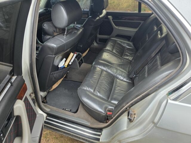 Серый БМВ 7 Серия, объемом двигателя 3 л и пробегом 500 тыс. км за 2800 $, фото 4 на Automoto.ua