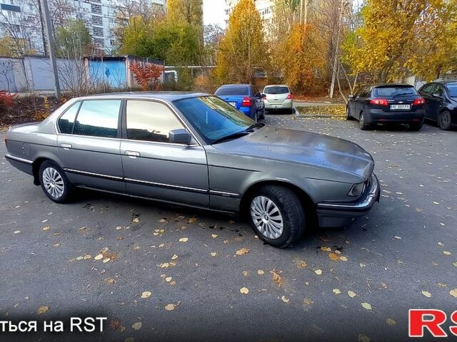 Серый БМВ 7 Серия, объемом двигателя 3.5 л и пробегом 300 тыс. км за 1500 $, фото 10 на Automoto.ua