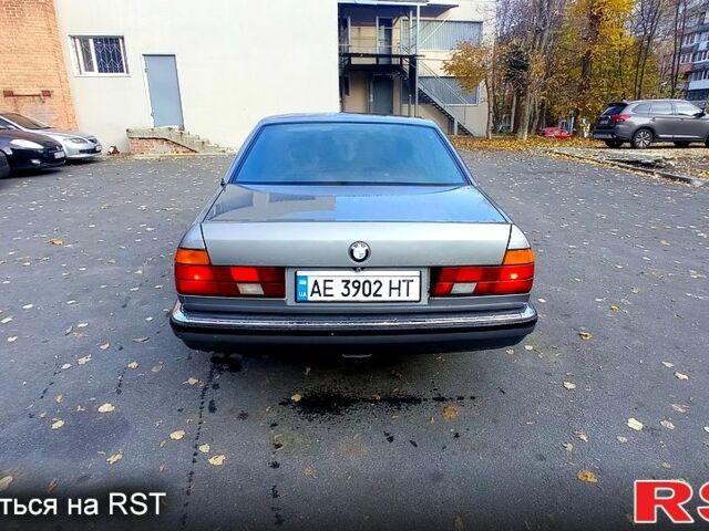 Серый БМВ 7 Серия, объемом двигателя 3.5 л и пробегом 300 тыс. км за 1500 $, фото 4 на Automoto.ua