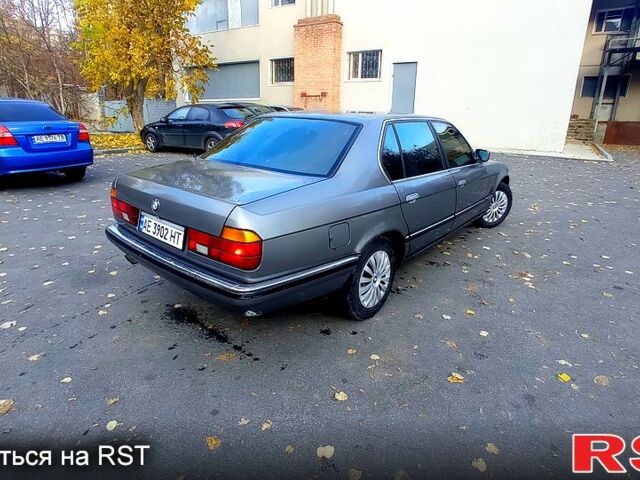 Серый БМВ 7 Серия, объемом двигателя 3.5 л и пробегом 300 тыс. км за 1500 $, фото 5 на Automoto.ua