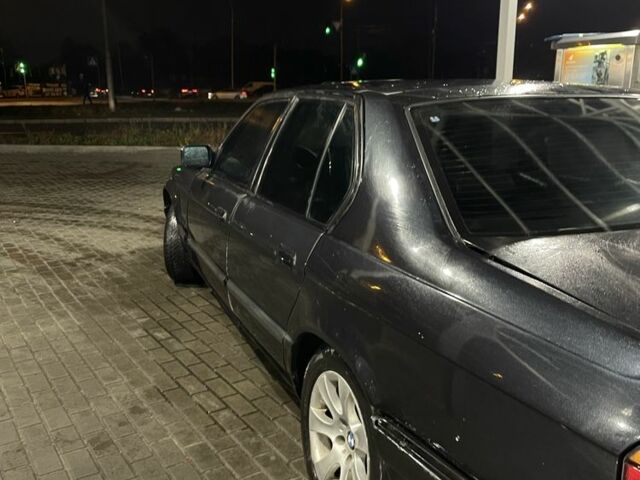 Серый БМВ 7 Серия, объемом двигателя 3 л и пробегом 777 тыс. км за 1800 $, фото 2 на Automoto.ua